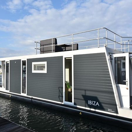 Tiny Floating House Ibiza Villa มาสทริชท์ ภายนอก รูปภาพ