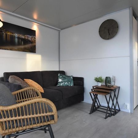 Tiny Floating House Ibiza Villa มาสทริชท์ ภายนอก รูปภาพ