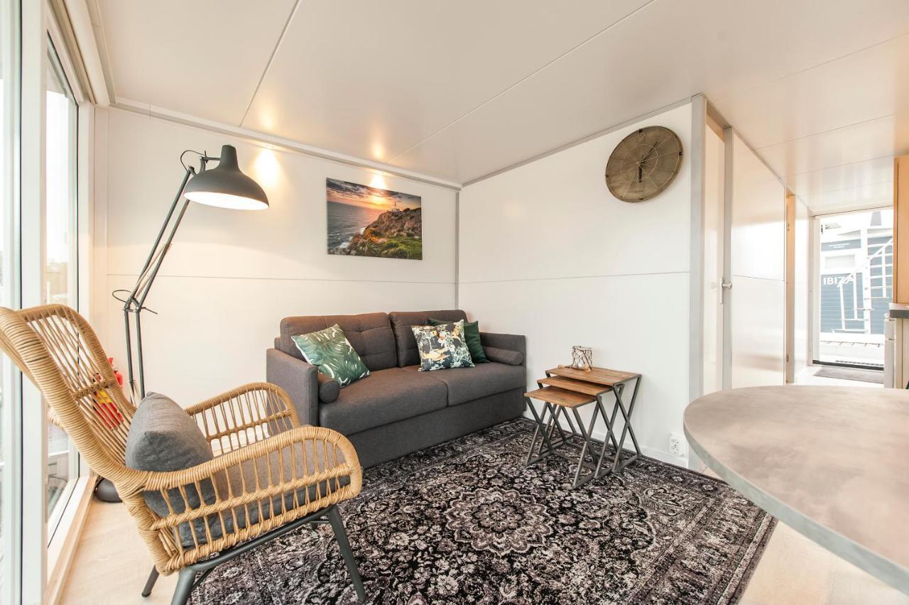 Tiny Floating House Ibiza Villa มาสทริชท์ ภายนอก รูปภาพ