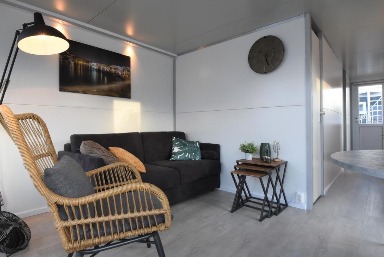 Tiny Floating House Ibiza Villa มาสทริชท์ ภายนอก รูปภาพ